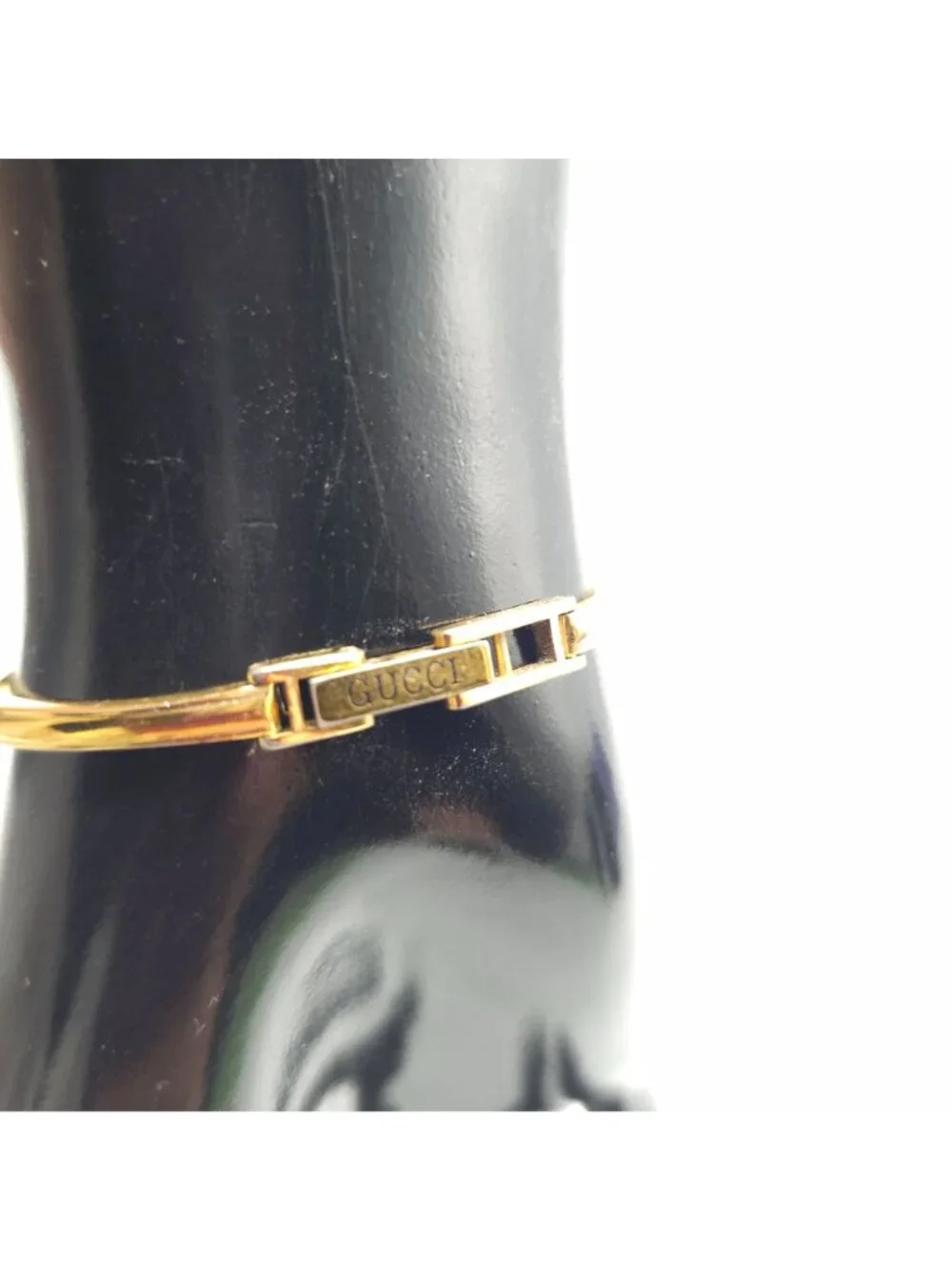Gucci Womens 1100L Vintage Bangle Watch Gold-Tone Green/Red Enamel